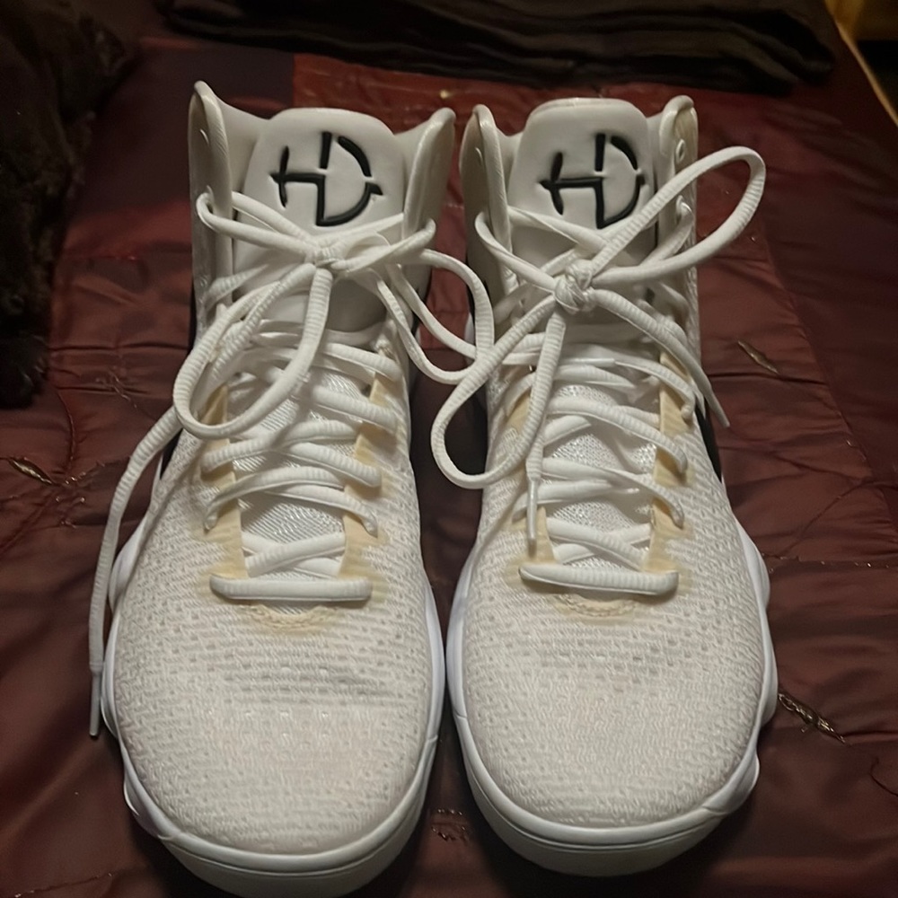 Rare Hyperdunk Nike tennis shoes